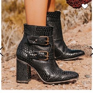 Freebird Size 6 Black Snake Joey